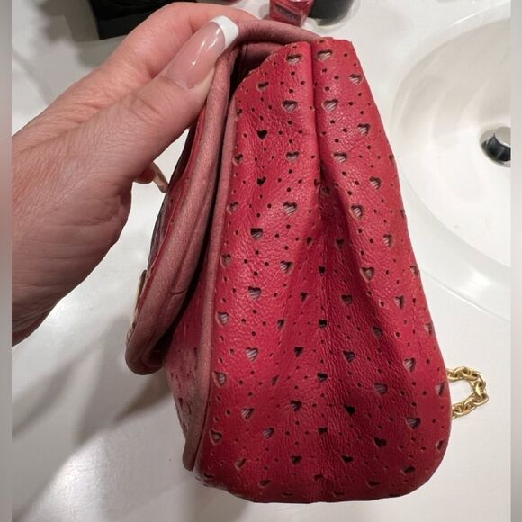 ♥️ JUICY COUTURE Y2K rare red leather cut out heart flap chain crossbody bag - Picture 7 of 16
